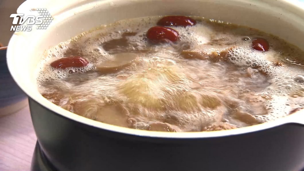 老饕狂推獨門料理 下秒端出燉「鱷魚張嘴湯」