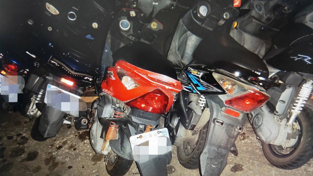 失竊廂型車死巷連撞汽機車後肇逃 警方偵辦追捕