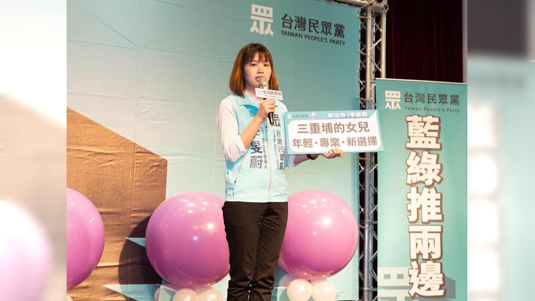 民眾黨參選人文宣同框蔡總統 民進黨要求立即撤除