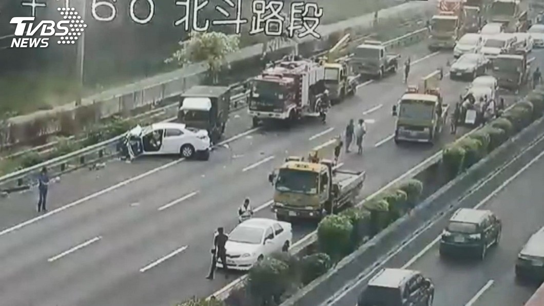 圖/TVBS 喝喜酒國道出車禍 太太不治女嬰命危