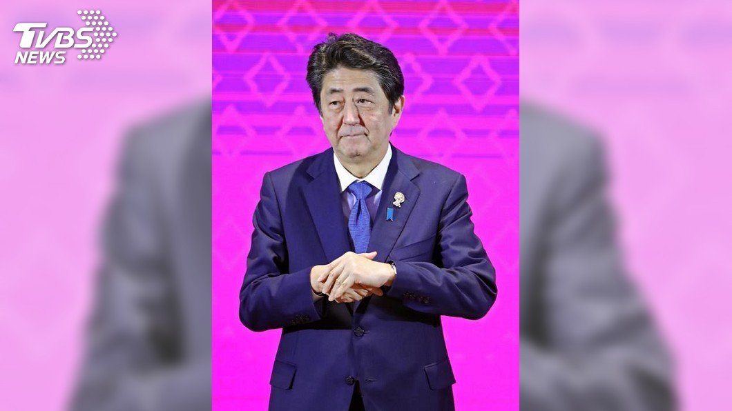 東協峰會大和解?安倍「3秒友誼之握」文在寅