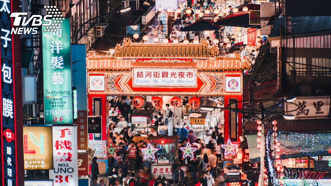 夜市攤位旁餵孩!老闆「1句話」…辣媽秒懂生意冷清原因