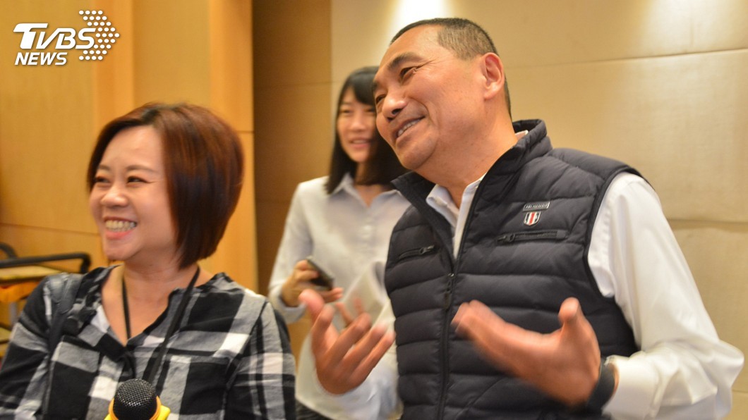 被期待輔選帶小雞　侯友宜笑稱「太太才是母雞」