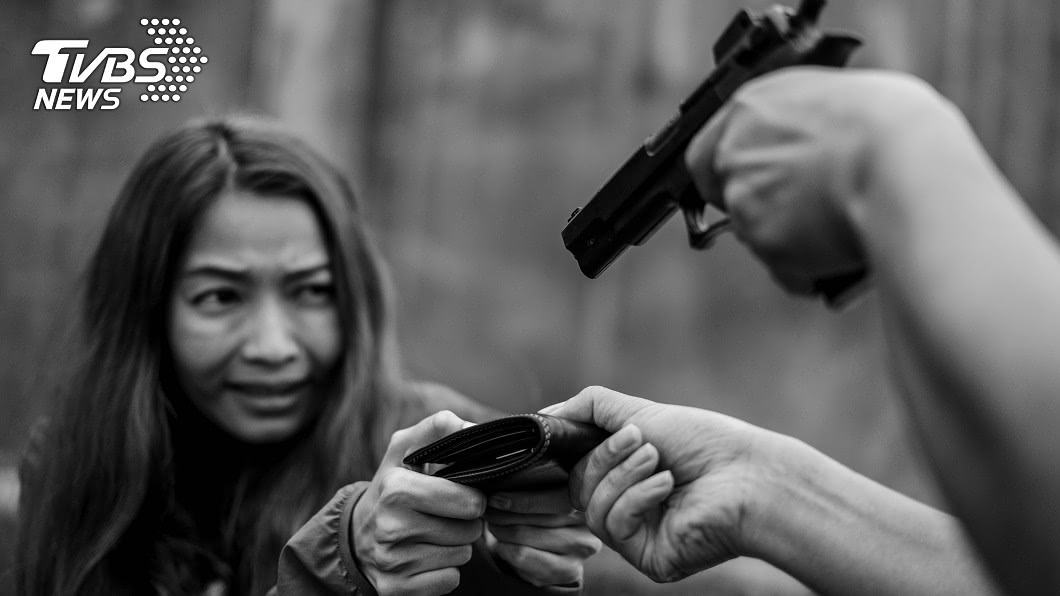 網友約見面「幫叫UBER」 女遭載山區洗劫