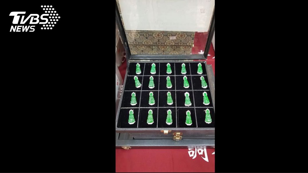 嫌犯謊稱被害者將有災禍,若付鉅額購買玉器珠寶等可化解。圖/TVBS