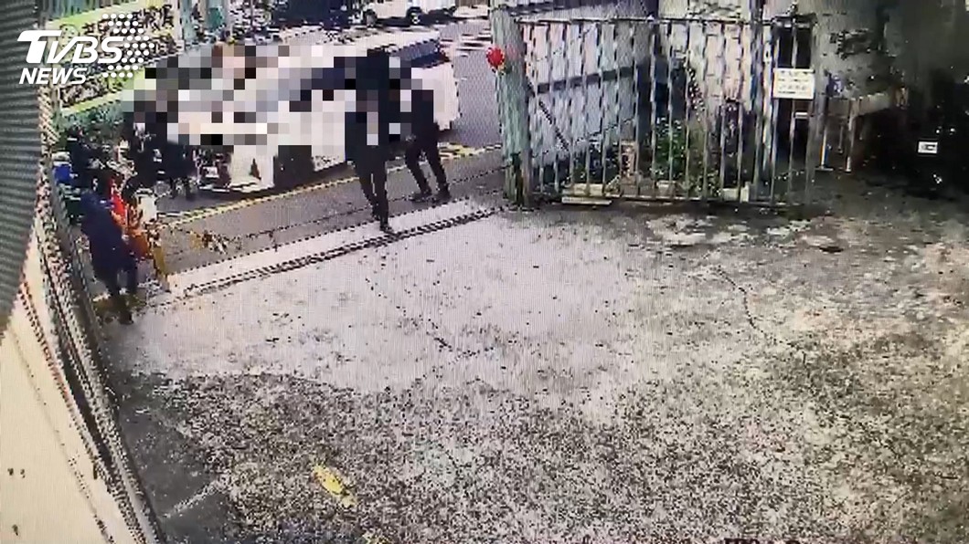 「請移走」!違停遭拖吊 男怒氣領車變打人