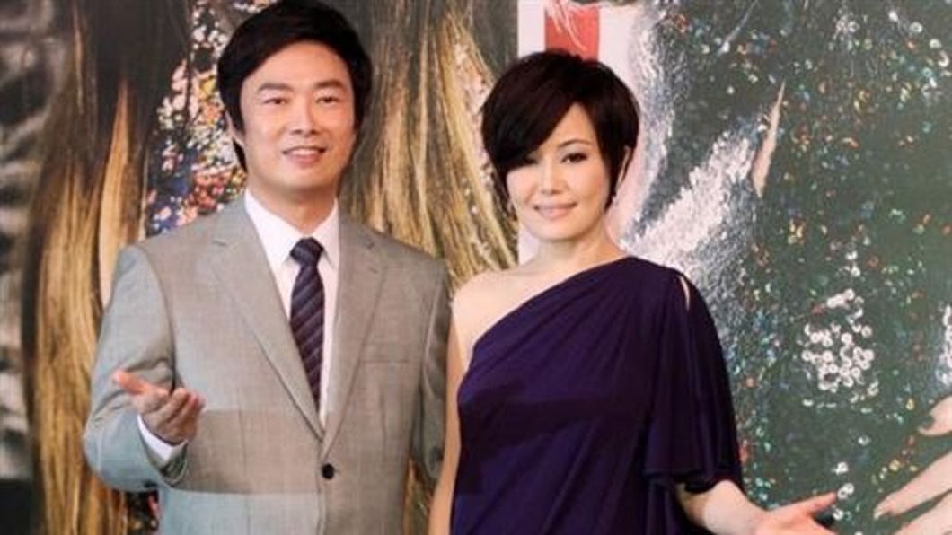 小哥和二姊的關係,外界和歌迷都希望他們可以在一起。(圖/翻攝自微博)