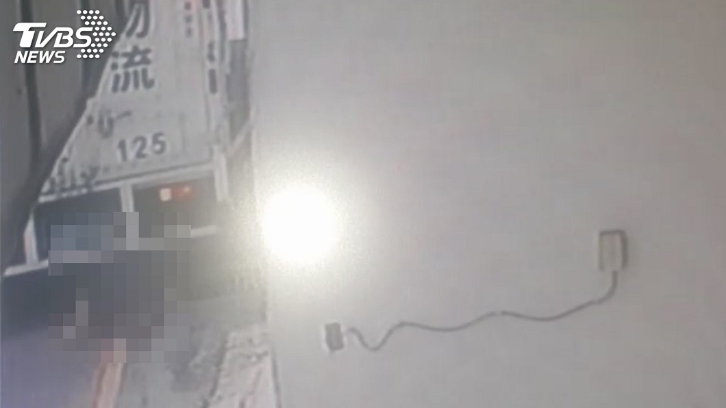 貨車疑倒車未注意後方 身障男遭撞倒輾斃
