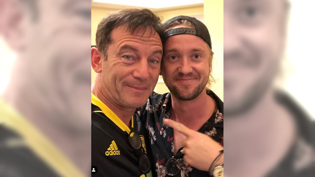 湯姆和「馬份爸爸」傑森艾薩克斯現在仍是好友 (圖/翻攝自IG therealjasonisaacs)