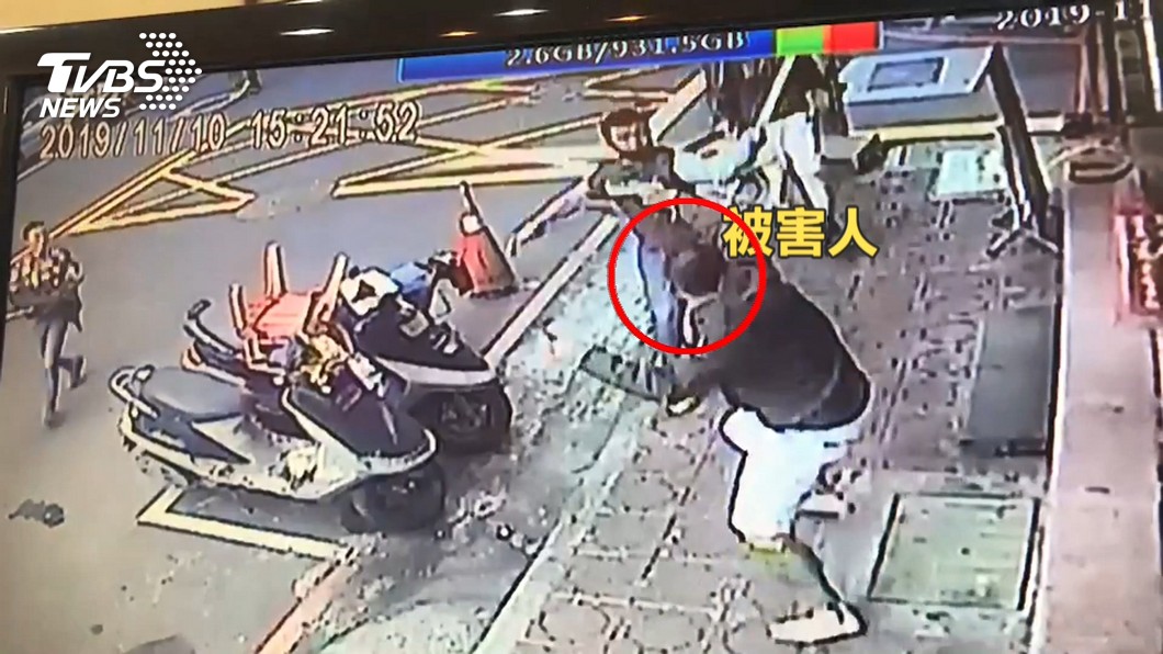 追逐獵物般的尋仇！追、撞、砍　刀刀見血