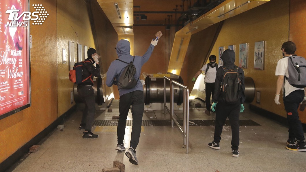 港鐵路連續第2天受破壞 民眾上班上課受影響