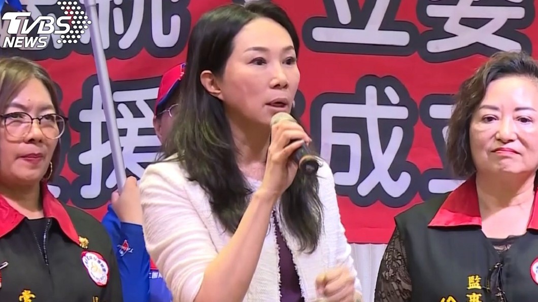 轟李佳芬「暴露個人性幻想」！作家怒斥：羞辱全國老師