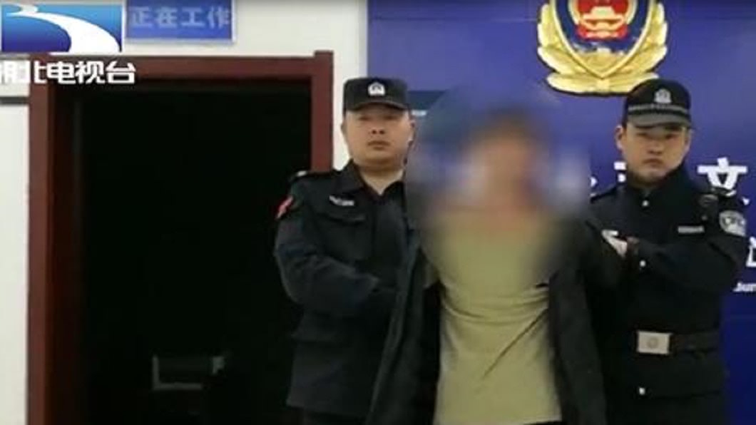 王男掐死妻子。圖/翻攝自微博