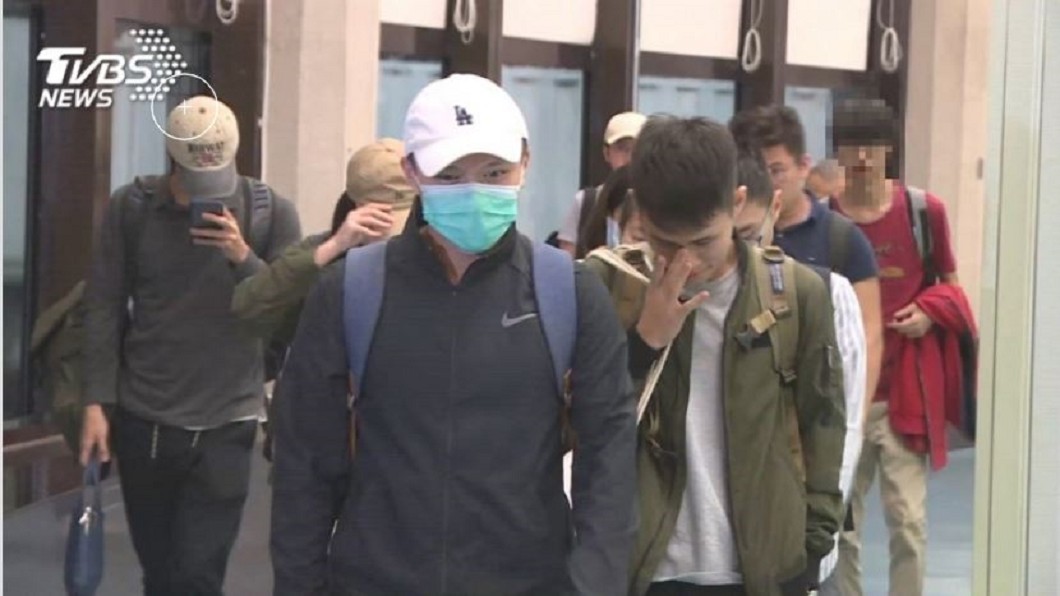 港3校學期結束或改課 112台生連夜返台