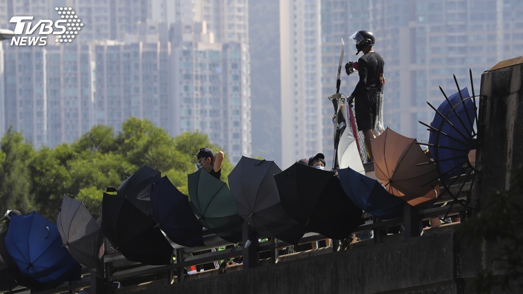 香港中大留守示威者 一半是校外人士