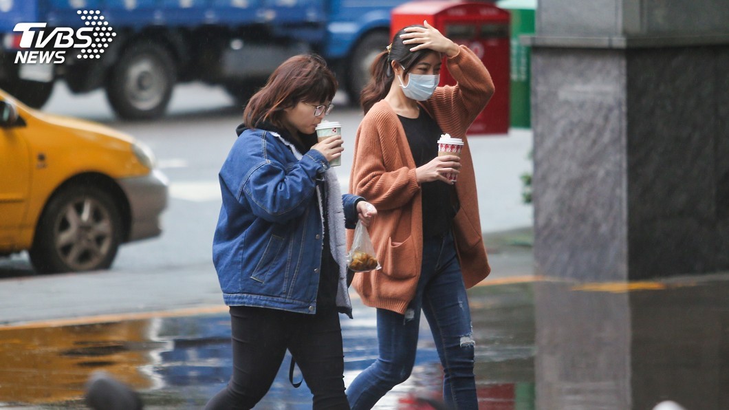 愈晚愈涼!東北季風增強 北台灣濕冷有雨