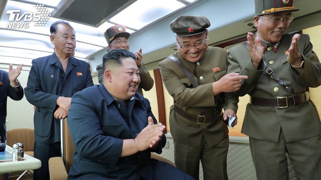 美韓釋出善意延後軍演 金正恩再度視察空軍演習