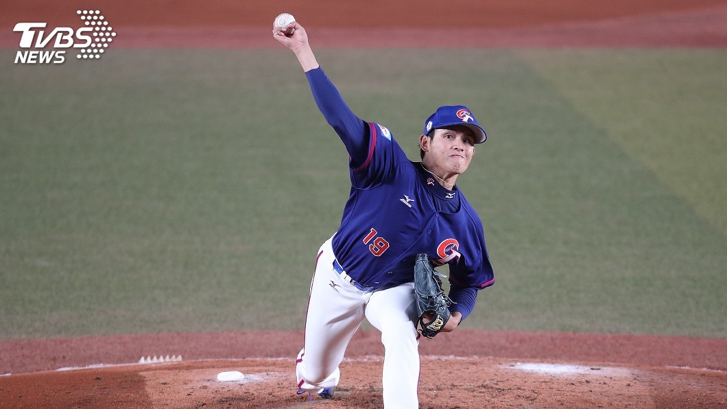 史上第一人！　張奕包辦12強賽投手3大獎　