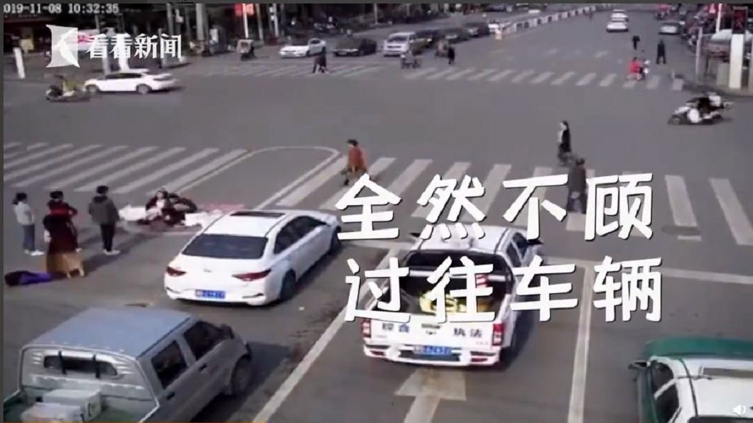 不少網友看到這一幕紛紛直呼:想要同年同月同日死嗎?(圖/翻攝自看看新聞)