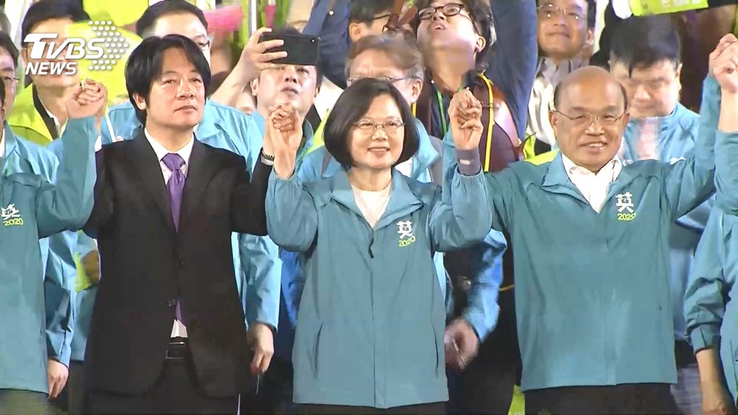 拉攏中間選民? 蔡英文競選活動頻見「國旗」