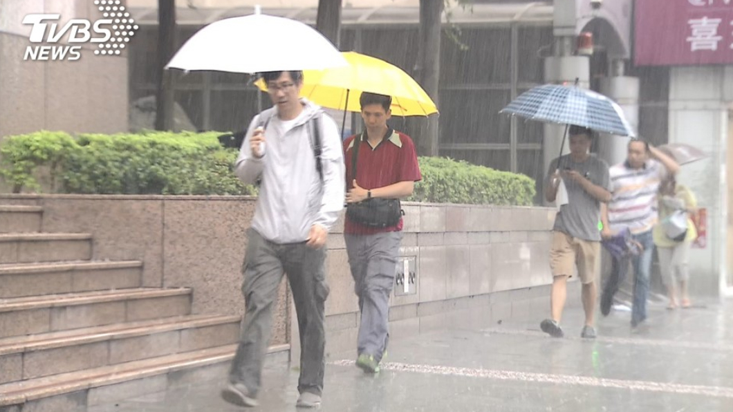 大雨特報來了!北部越晚越濕冷 明晨最低溫下探15度