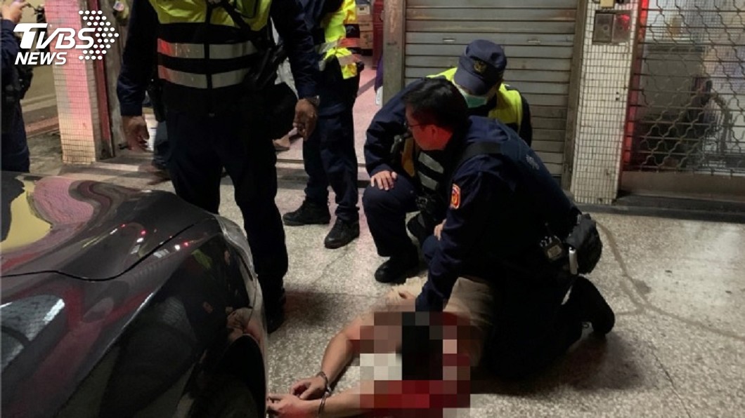 疑遭密集檢舉紅線違停 男子竟持榔頭攻擊鄰居
