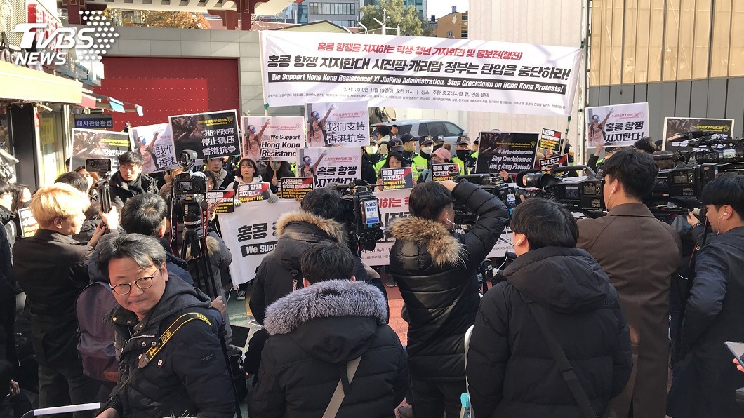 同歷民主遭鎮壓 韓大學生中國使館前聲援港人