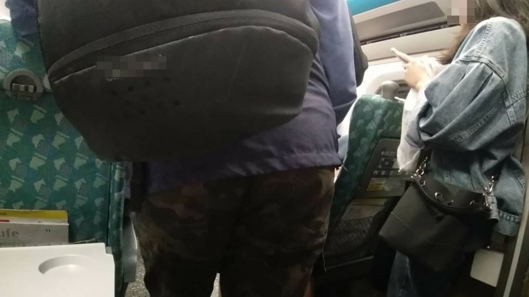 自由座旅客塞爆走道 她憋尿求助客服回應超傻眼