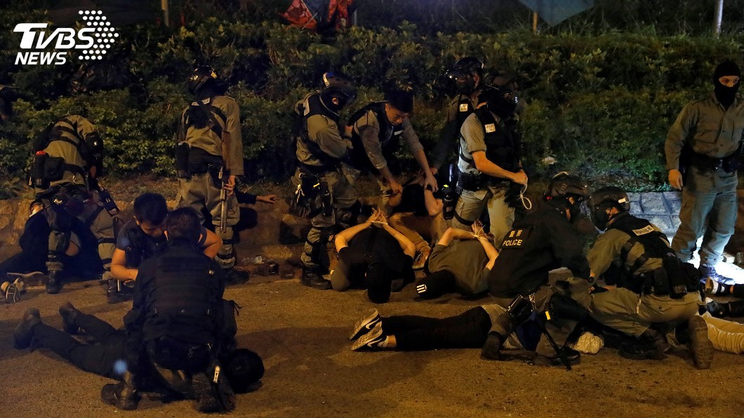 香港理大示威者嘗試脫逃　多人遭警方壓制