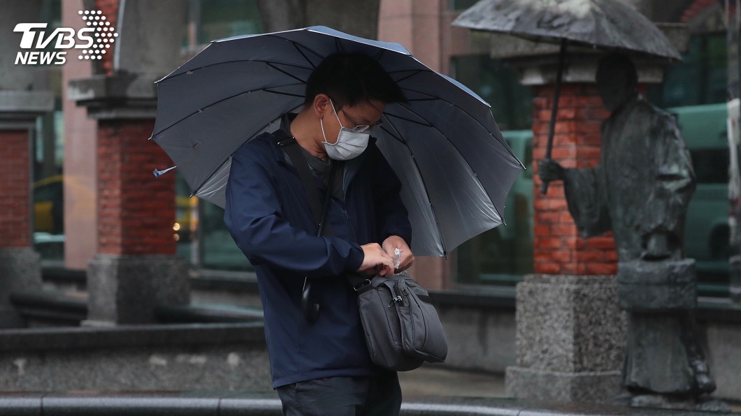 早晚偏涼東北局部大雨　沿海風強浪大