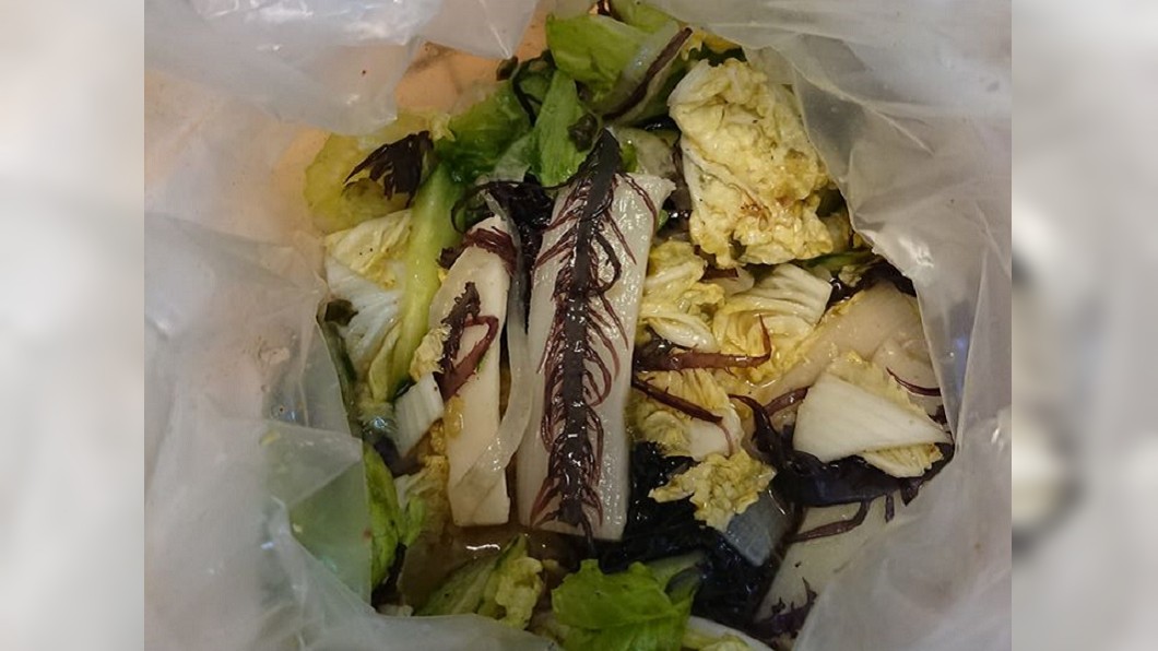 鹹水雞送「手指大」蜈蚣　大夜姐嚇到閃尿：精神都來了