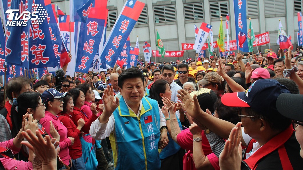 大批支持者到場力挺 傅崐萁登記選立委自稱「正藍最強」