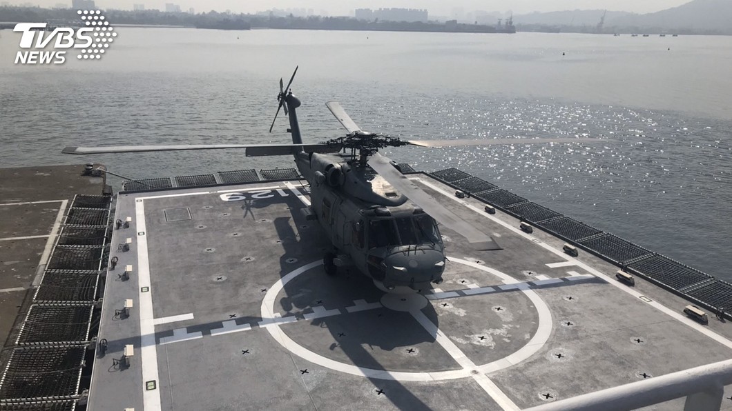 海軍S-70C直升機首降高雄艦　提升搜救效能