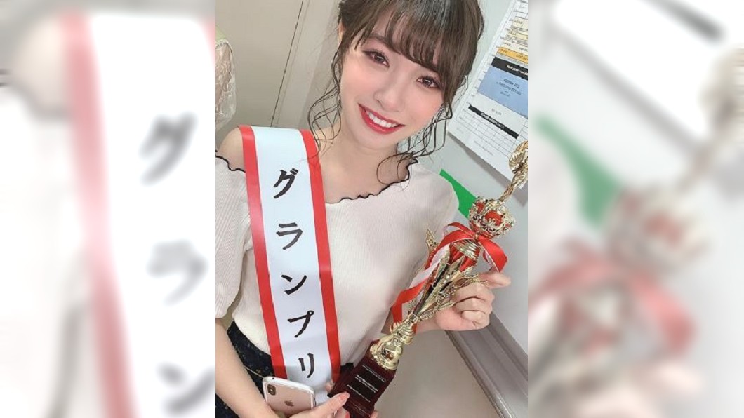 全日本就她最萌　19歲大一電眼正妹甜笑封后