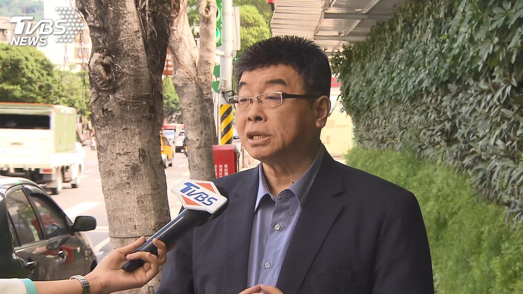 邱毅曝藍營喬不分區「那晚我在郭董家」 遭郭辦打臉