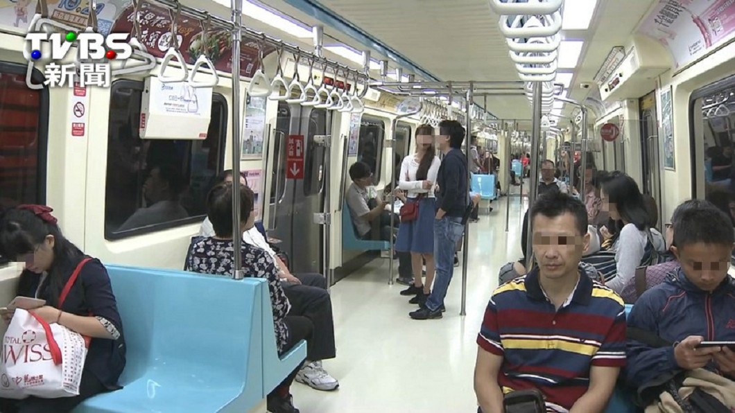 尪搭捷運睡著遭妻「丟包」 網笑:計畫多久了