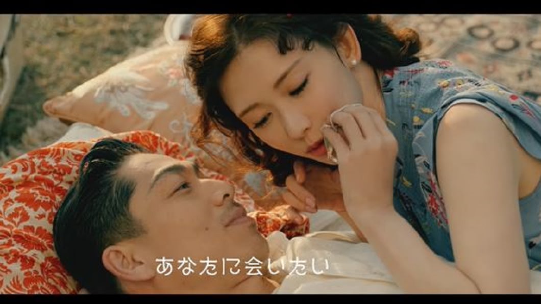 林志玲與老公Akira拍MV。圖/翻攝自avex Youtube頻道