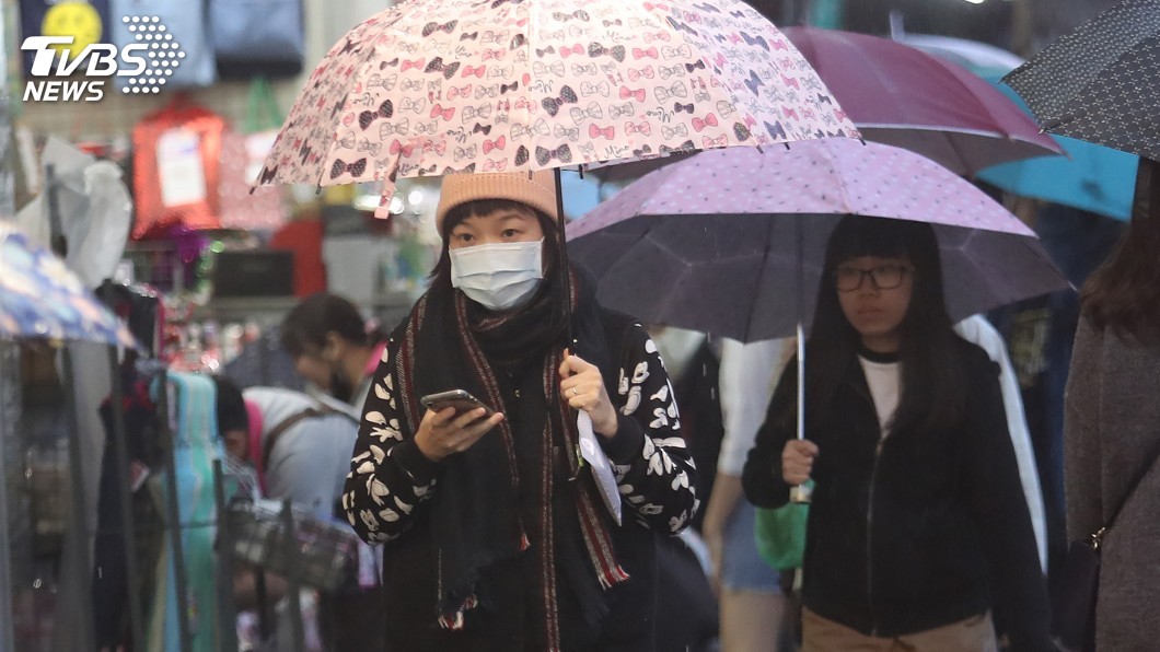 北台灣持續溼冷低溫探12度 苗栗以南晴時多雲