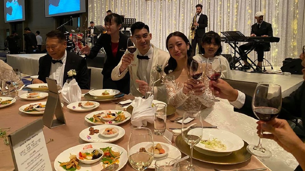 丁守中祝福新人早生貴子。圖/翻攝自丁守中粉絲團