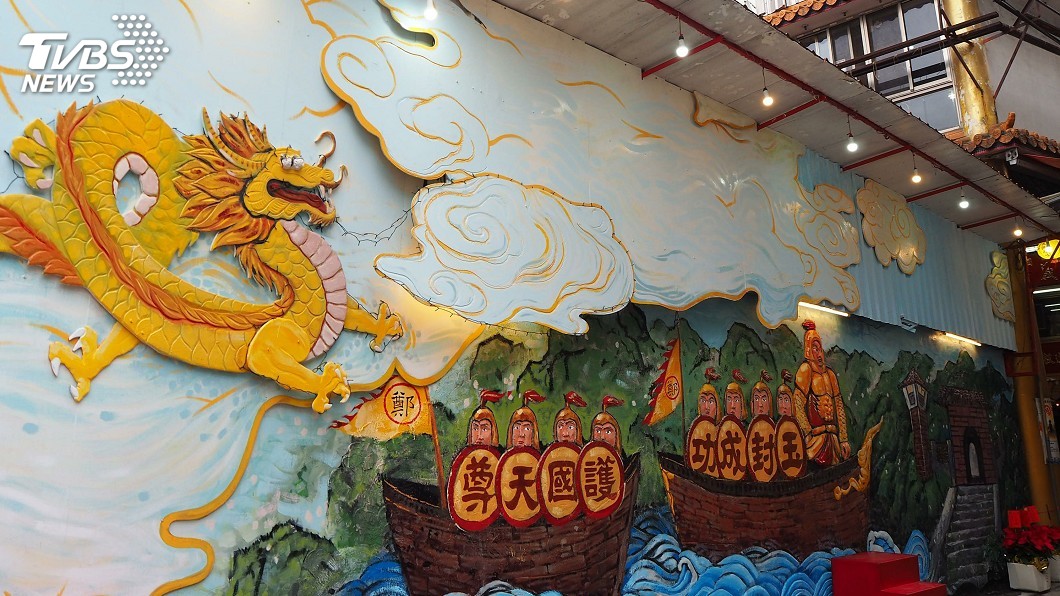 鄭成功渡海彩繪浮雕　延義宮牆面成地方亮點