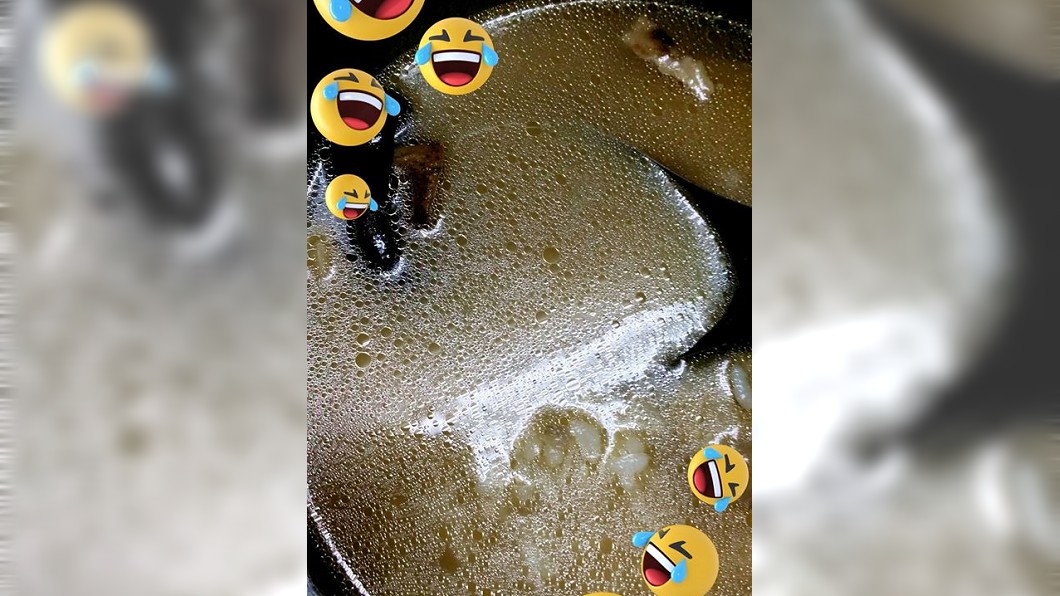 原PO媽媽做的愛心煲湯遭小強亂入。圖/翻攝自爆怨公社