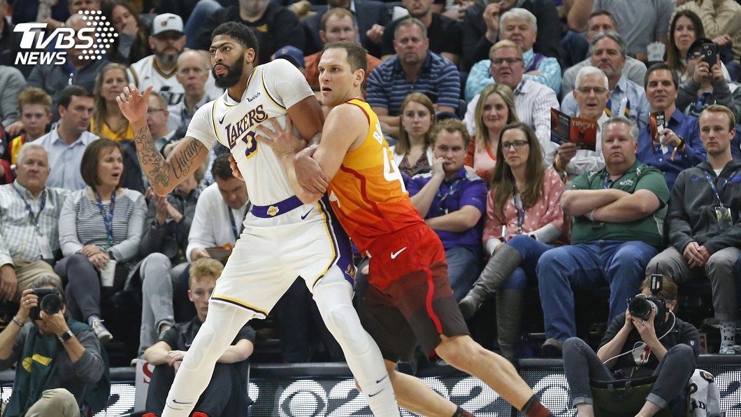 NBA湖人展現大鎖般防守 狂電爵士
