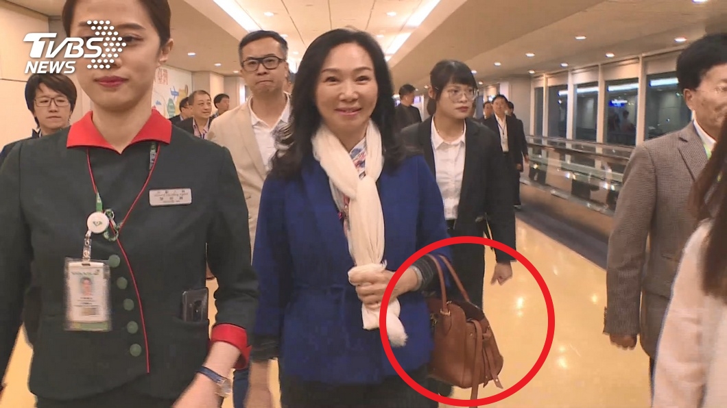 李佳芬拎14萬名牌包遭諷 韓辦:庶民是一種心態