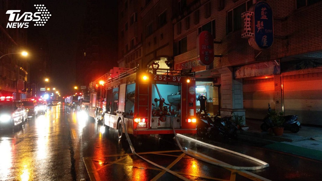 桃園蘆竹大樓凌晨火警 10多名住戶睡夢中驚醒