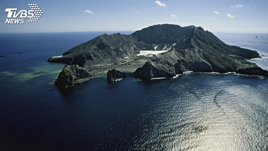 紐西蘭景點白島火山爆發 至少5死20傷數人失蹤
