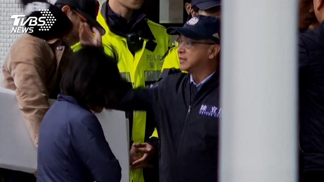 遭藍委拍帽推擠　女警首度發聲：想恢復平靜生活