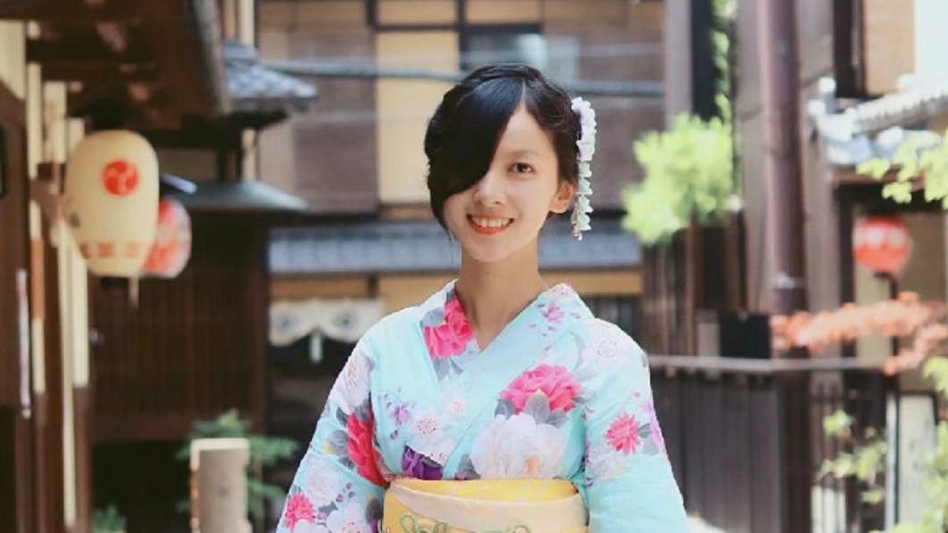 正妹女老師化阻力為助力，努力念書考上理想志願當老師。(圖／翻攝自微博)