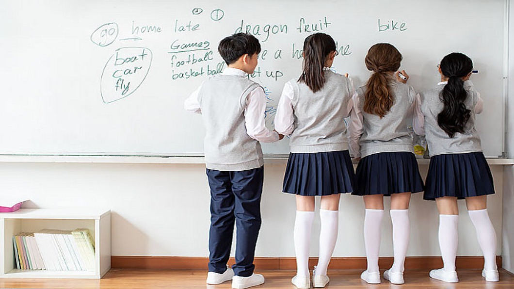 小學英文變必修　日本引爆小留學生潮