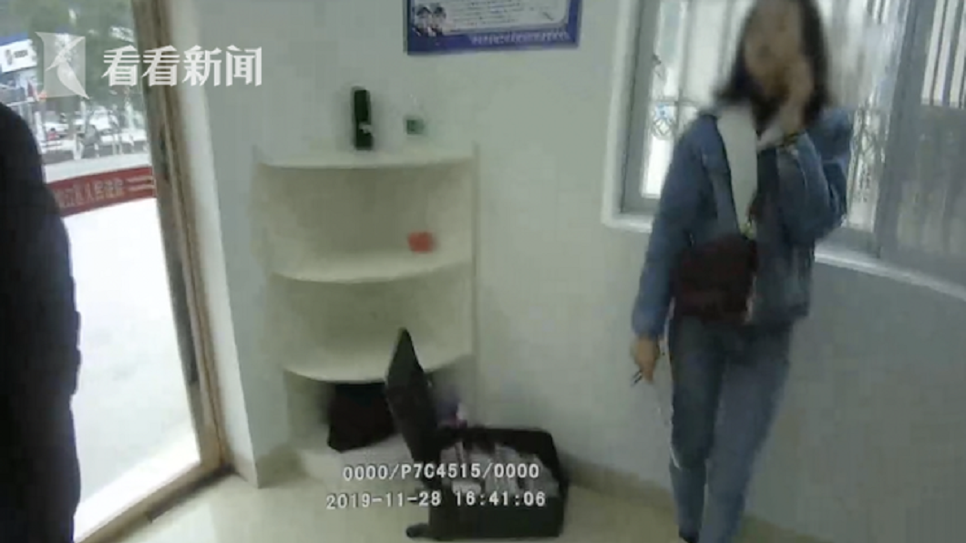 女子的行徑讓承辦此案的法官也看傻眼,對她進行勸戒。(圖/翻攝自看看新聞)
