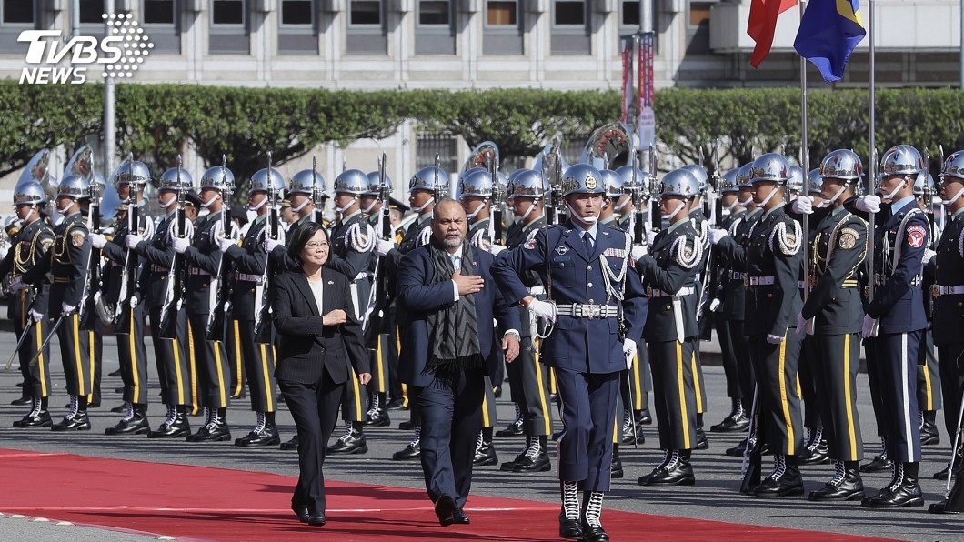 蔡總統軍禮歡迎 諾魯新總統:持續站在台灣這方